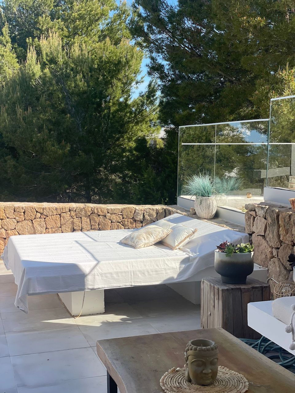 Resa estates ibiza huis huren cala tarida day bed 2.jpg